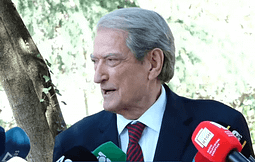 Berisha jashtë Kuvendit: Nuk kam qenë kurrë non-grata, ka patur një sanksion për vizën Berisha jashtë Kuvendit: Nuk kam qenë kurrë non-grata, ka patur një sanksion për vizën
