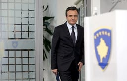 Kurti për 2 milionë eurot e ndara për aviokompanitë: Janë për pushimet e verës, jo për blerje votash Kurti për 2 milionë eurot e ndara për aviokompanitë: Janë për pushimet e verës, jo për blerje votash