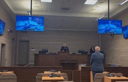 Dënohen për korrupsion dy ish-zyrtarë të “Pallatit të Rinisë”, njëri me 3 vjet e 6 muaj burgim, tjetri me 1 vit Dënohen për korrupsion dy ish-zyrtarë të “Pallatit të Rinisë”, njëri me 3 vjet e 6 muaj burgim, tjetri me 1 vit