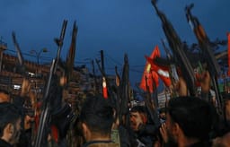 Garda Revolucionare: Një “bazë ajrore amerikane” është goditur si përgjigje ndaj sulmit amerikan pranë Bandar Abbasit Garda Revolucionare: Një “bazë ajrore amerikane” është goditur si përgjigje ndaj sulmit amerikan pranë Bandar Abbasit