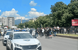 Me forca policore mbyllet vendkalimi ilegal në Bit Pazar, revoltohen qytetarët Me forca policore mbyllet vendkalimi ilegal në Bit Pazar, revoltohen qytetarët