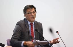 Kryeziu: Gara më sfiduese do të jetë për gratë dhe kandidatët e rinj Kryeziu: Gara më sfiduese do të jetë për gratë dhe kandidatët e rinj