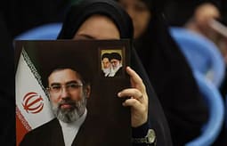 Shërbimet e inteligjencës amerikane: Khamenei në një vendndodhje sekrete, përdor një rrjet korrierësh për të komunikuar Shërbimet e inteligjencës amerikane: Khamenei në një vendndodhje sekrete, përdor një rrjet korrierësh për të komunikuar