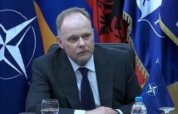 NATO: Aspekte te bashkëpunimit me Serbinë varen nga llogaridhënia e saj për sulmet në veri NATO: Aspekte te bashkëpunimit me Serbinë varen nga llogaridhënia e saj për sulmet në veri