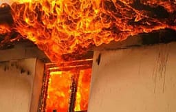 Një shtëpi në Ferizaj përfshihet nga zjarri, arrestohet një i dyshuar Një shtëpi në Ferizaj përfshihet nga zjarri, arrestohet një i dyshuar
