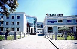 Iu zhvatën dy klientëve të një banke në Tiranë rreth 400 mijë euro, policia jep detaje e fundit Iu zhvatën dy klientëve të një banke në Tiranë rreth 400 mijë euro, policia jep detaje e fundit