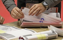 Udhëzuesi i KQZ-së për votimin, çfarë duhet të dini para se të votoni Udhëzuesi i KQZ-së për votimin, çfarë duhet të dini para se të votoni