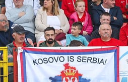 Klubi irlandez reagon për flamurin anti-Kosovë: Veprim nga një individ që nuk është tifoz i klubit Klubi irlandez reagon për flamurin anti-Kosovë: Veprim nga një individ që nuk është tifoz i klubit