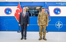 Komandanti i KFOR-it pret në takim lamtumirës ambasadorin e Turqisë Komandanti i KFOR-it pret në takim lamtumirës ambasadorin e Turqisë