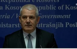 Sveçla konfirmon gjetjen e një varri tjetër masiv në Zubin-Potok Sveçla konfirmon gjetjen e një varri tjetër masiv në Zubin-Potok