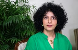 Më shumë se 110 fitues të Çmimit Nobel kërkojnë “lirimin urgjent pa kushte” të Narges Mohammadit Më shumë se 110 fitues të Çmimit Nobel kërkojnë “lirimin urgjent pa kushte” të Narges Mohammadit