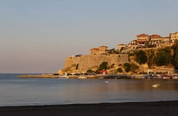 Dyshohet se ra nga skeleti gjatë punës në Ulqin, humb jetën 17-vjeçari nga Malisheva Dyshohet se ra nga skeleti gjatë punës në Ulqin, humb jetën 17-vjeçari nga Malisheva
