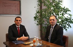 Takohen kryeprokurori i ri i Shtetit, Zejnulla Gashu dhe drejtori i AKI-së, Petrit Ajeti Takohen kryeprokurori i ri i Shtetit, Zejnulla Gashu dhe drejtori i AKI-së, Petrit Ajeti