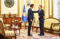 Ismaili uron Kadri Veselin për ditëlindje: Shpersoj që vera do të të sjellë sërish pranë familjes dhe Kosovës Ismaili uron Kadri Veselin për ditëlindje: Shpersoj që vera do të të sjellë sërish pranë familjes dhe Kosovës