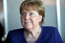 Merkel kritikon BE-në: Duhet të kishte më shumë dialog me Rusinë! Gabim që vetëm SHBA mban kontakte me Putinin Merkel kritikon BE-në: Duhet të kishte më shumë dialog me Rusinë! Gabim që vetëm SHBA mban kontakte me Putinin