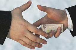 Eurostat: Shqipëria renditet e dyta në Europë për ryshfet, Kosova me 2.24 raste për 100 mijë banorë Eurostat: Shqipëria renditet e dyta në Europë për ryshfet, Kosova me 2.24 raste për 100 mijë banorë