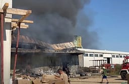 Prizrenasi dënohet me 14 muaj burg për zjarrin e shkaktuar me cigare në Ulqin Prizrenasi dënohet me 14 muaj burg për zjarrin e shkaktuar me cigare në Ulqin