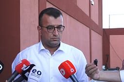 Sekretari i LDK’së flet në prag të Kuvendit: Kemi vetëm një pikë të rendit të ditës, vendos vota e fshehtë Sekretari i LDK’së flet në prag të Kuvendit: Kemi vetëm një pikë të rendit të ditës, vendos vota e fshehtë