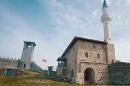 Kalaja e Prezës, aty ku historia dhe natyra shkrihen në peizazhe çlodhëse Kalaja e Prezës, aty ku historia dhe natyra shkrihen në peizazhe çlodhëse