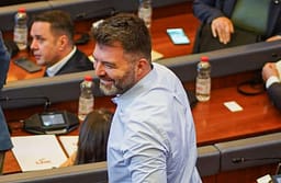 Sadiku kritikon bashpartiakët për qëndrimin ndaj ligjit për shtetësinë: Ne është dashur të protestojmë, nuk e bëmë Sadiku kritikon bashpartiakët për qëndrimin ndaj ligjit për shtetësinë: Ne është dashur të protestojmë, nuk e bëmë