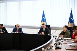 Kurti takon Ekipin e Kombeve të Bashkuara – I falënderon për kontributin në rrugën e zhvillimit të Kosovës Kurti takon Ekipin e Kombeve të Bashkuara – I falënderon për kontributin në rrugën e zhvillimit të Kosovës