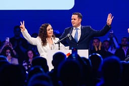 Abdixhiku e Osmani mbajnë sot takim me bashkatdhetarët në Cyrih të Zvicres Abdixhiku e Osmani mbajnë sot takim me bashkatdhetarët në Cyrih të Zvicres