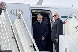 Kryenegociatori i Iranit dhe ministri i jashtëm mbërrijnë në Katar për bisedime Kryenegociatori i Iranit dhe ministri i jashtëm mbërrijnë në Katar për bisedime