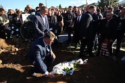 Varroset Rifat Stojkaj, zyrtari i AAK-së që humbi tragjikisht jetën në aksident Varroset Rifat Stojkaj, zyrtari i AAK-së që humbi tragjikisht jetën në aksident