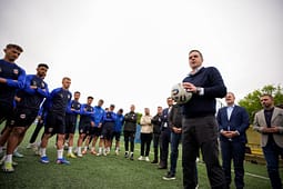 Abdixhiku përcjell stërvitjet e KF Prishtinës: Talenti s’mjafton pa mbështetje reale, Kosovës i duhen fusha e stadiume Abdixhiku përcjell stërvitjet e KF Prishtinës: Talenti s’mjafton pa mbështetje reale, Kosovës i duhen fusha e stadiume