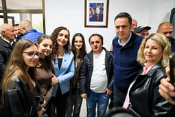 Osmani falënderon strukturat në Fushë Kosovë: Rruga përpara ndërtohet kur njerëzit bëhen bashkë Osmani falënderon strukturat në Fushë Kosovë: Rruga përpara ndërtohet kur njerëzit bëhen bashkë