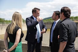 Përurohet investimi mbi 9 milionë euro për sistemin e ujitjes në Radoniq të Gjakovës, Muja: Vizion i realizuar për bujqësi moderne Përurohet investimi mbi 9 milionë euro për sistemin e ujitjes në Radoniq të Gjakovës, Muja: Vizion i realizuar për bujqësi moderne