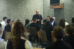 Ardian Gjini në Istog, takime me rininë dhe vizitë në fermën e suksesshme në Trubohoc Ardian Gjini në Istog, takime me rininë dhe vizitë në fermën e suksesshme në Trubohoc
