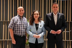 Osmani për takimin me kongresistin Self: Diskutuam për bashkëpunimin me administratën Trump dhe thellimin e partneritetit Osmani për takimin me kongresistin Self: Diskutuam për bashkëpunimin me administratën Trump dhe thellimin e partneritetit