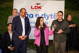 Tubimi në Taslixhe ku u prezantuan kandidatët për deputetë, Abdixhiku: Jehona, Berat, Fitim e Valon, ju priftë e mbara Tubimi në Taslixhe ku u prezantuan kandidatët për deputetë, Abdixhiku: Jehona, Berat, Fitim e Valon, ju priftë e mbara