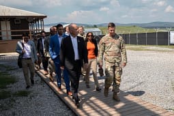 Kongresistët amerikanë nga Presheva vijnë në Kosovë, Prattipati i pret në Bondsteel Kongresistët amerikanë nga Presheva vijnë në Kosovë, Prattipati i pret në Bondsteel