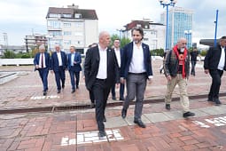 Lladrovci: Heronjtë kanë vetëm ditëlindje! Lladrovci: Heronjtë kanë vetëm ditëlindje!
