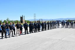 Policia trajnon 65 zyrtarë për ‘‘Ballafaqim me turma’’: Në fokus ishte ngritja e kapaciteteve profesionale dhe operative Policia trajnon 65 zyrtarë për ‘‘Ballafaqim me turma’’: Në fokus ishte ngritja e kapaciteteve profesionale dhe operative