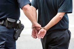 Arrestohet një person i kërkuar me urdhëresë gjykate Arrestohet një person i kërkuar me urdhëresë gjykate