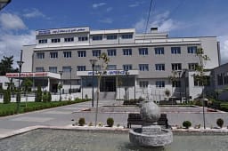 Dy mjekët e arrestuar në Vushtrri dyshohet se kërkonin ryshfet deri në 300 € Dy mjekët e arrestuar në Vushtrri dyshohet se kërkonin ryshfet deri në 300 €