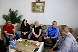 Hamza në familjen Dani në Fushë Kosovë: Vendi po humb të rinjtë nga krizat politike, qytetarët kërkojnë shpresë dhe ndryshim Hamza në familjen Dani në Fushë Kosovë: Vendi po humb të rinjtë nga krizat politike, qytetarët kërkojnë shpresë dhe ndryshim