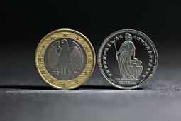 Euro bie sërish në nivel rekord kundrejt frangut zviceran Euro bie sërish në nivel rekord kundrejt frangut zviceran