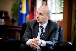 Isa Mustafa: E përjetova rëndë vdekjen e Alush Gashit, më qëndroi afër në momentet më të rënda të jetës Isa Mustafa: E përjetova rëndë vdekjen e Alush Gashit, më qëndroi afër në momentet më të rënda të jetës