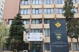 Tentoi t’i fuste në përdorim 105 mijë euro false, Prokuroria Speciale ngrit aktakuzë ndaj një personi Tentoi t’i fuste në përdorim 105 mijë euro false, Prokuroria Speciale ngrit aktakuzë ndaj një personi