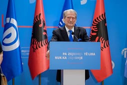 Sali Berisha rikonfirmohet kryetar i PD’së, fiton ‘‘garën’’ brenda partisë me gati 40 mijë vota Sali Berisha rikonfirmohet kryetar i PD’së, fiton ‘‘garën’’ brenda partisë me gati 40 mijë vota