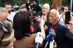 “Ti prej Prishtine po do me ruajt tokën tem”, protestuesit përplasen me Fitore Pacollin – pamje “Ti prej Prishtine po do me ruajt tokën tem”, protestuesit përplasen me Fitore Pacollin – pamje