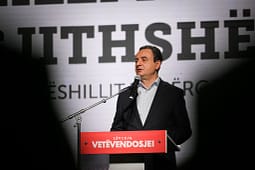 Kurti ia nis ashpër: Blloku opozitar ‘ka nevojë për një goditje të re – ata janë për pushim, na jena për punë Kurti ia nis ashpër: Blloku opozitar ‘ka nevojë për një goditje të re – ata janë për pushim, na jena për punë