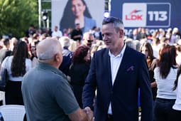 Arben Gashi pas tubimit në Pejë: Nga kjo tokë e krenarisë dhe e vlerave, po forcojmë bashkimin tonë për një të ardhme më të mirë Arben Gashi pas tubimit në Pejë: Nga kjo tokë e krenarisë dhe e vlerave, po forcojmë bashkimin tonë për një të ardhme më të mirë