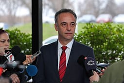Aliu: Komisioni i huaj konstatoi 9 raste me indikacione të papërshtatshme për operacione mjekësore Aliu: Komisioni i huaj konstatoi 9 raste me indikacione të papërshtatshme për operacione mjekësore