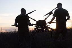 Ukrainasit e mësojnë NATO-n për luftime me dronë Ukrainasit e mësojnë NATO-n për luftime me dronë