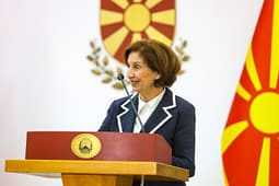 Siljanovska-Davkova: Ndryshimet kushtetuese të hyjnë në fuqi pas përfundimit të negociatave me BE-në Siljanovska-Davkova: Ndryshimet kushtetuese të hyjnë në fuqi pas përfundimit të negociatave me BE-në